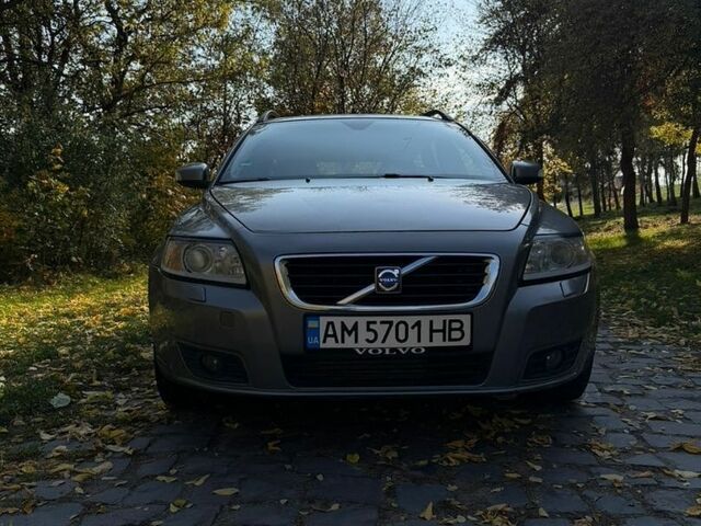 Сірий Вольво V50, об'ємом двигуна 2 л та пробігом 382 тис. км за 4700 $, фото 3 на Automoto.ua