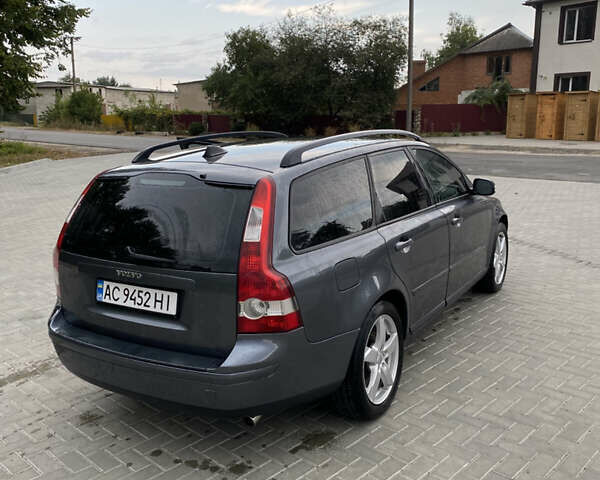 Сірий Вольво V50, об'ємом двигуна 2.44 л та пробігом 281 тис. км за 6500 $, фото 2 на Automoto.ua