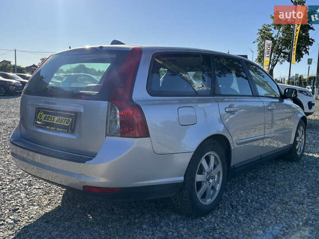 Серый Вольво В50, объемом двигателя 1.56 л и пробегом 217 тыс. км за 7000 $, фото 5 на Automoto.ua