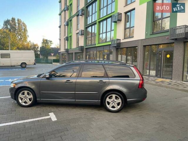 Серый Вольво В50, объемом двигателя 2 л и пробегом 254 тыс. км за 7500 $, фото 4 на Automoto.ua