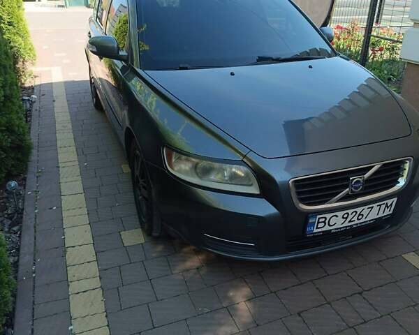 Серый Вольво В50, объемом двигателя 1.56 л и пробегом 383 тыс. км за 6200 $, фото 1 на Automoto.ua