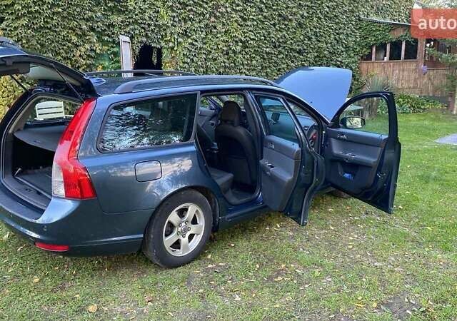 Серый Вольво В50, объемом двигателя 1.56 л и пробегом 156 тыс. км за 6500 $, фото 5 на Automoto.ua