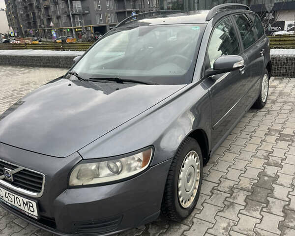 Серый Вольво В50, объемом двигателя 1.6 л и пробегом 323 тыс. км за 4999 $, фото 1 на Automoto.ua