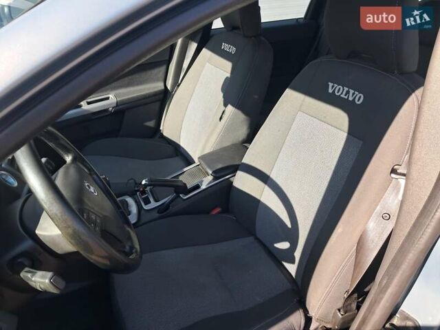 Серый Вольво В50, объемом двигателя 2 л и пробегом 303 тыс. км за 6300 $, фото 10 на Automoto.ua