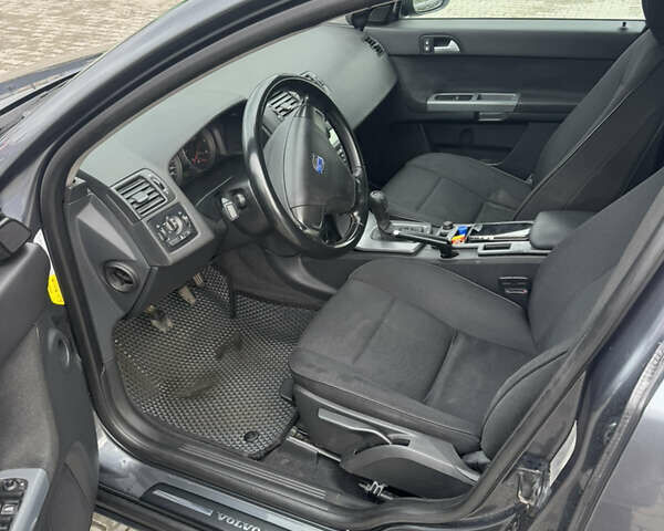 Серый Вольво В50, объемом двигателя 1.6 л и пробегом 323 тыс. км за 4999 $, фото 19 на Automoto.ua