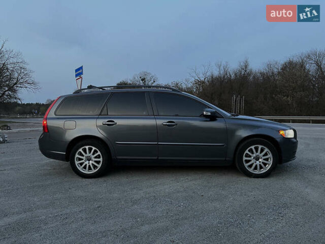 Серый Вольво В50, объемом двигателя 1.6 л и пробегом 284 тыс. км за 5750 $, фото 3 на Automoto.ua