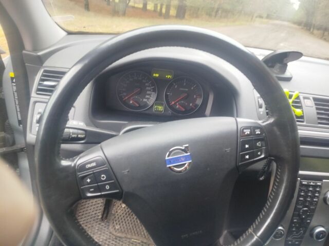 Серый Вольво В50, объемом двигателя 2.4 л и пробегом 277 тыс. км за 7300 $, фото 5 на Automoto.ua