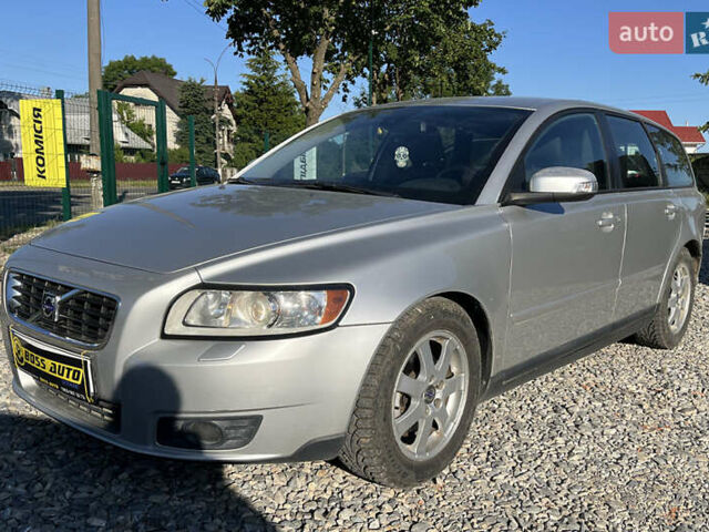 Серый Вольво В50, объемом двигателя 1.56 л и пробегом 217 тыс. км за 7000 $, фото 2 на Automoto.ua