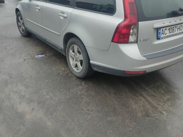 Серый Вольво В50, объемом двигателя 1.6 л и пробегом 280 тыс. км за 8000 $, фото 4 на Automoto.ua