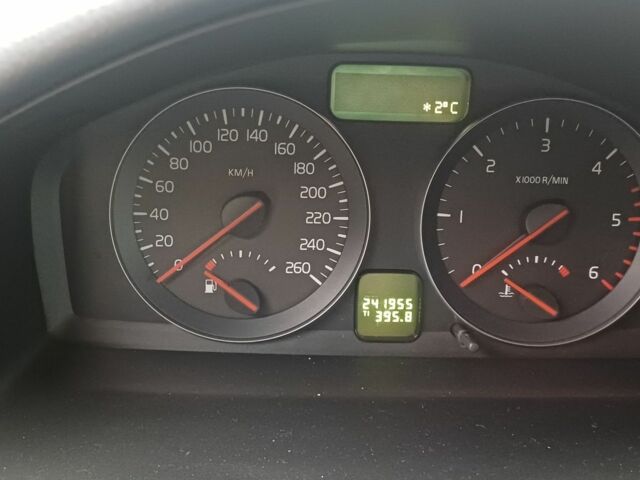 Сірий Вольво V50, об'ємом двигуна 2 л та пробігом 242 тис. км за 6500 $, фото 3 на Automoto.ua