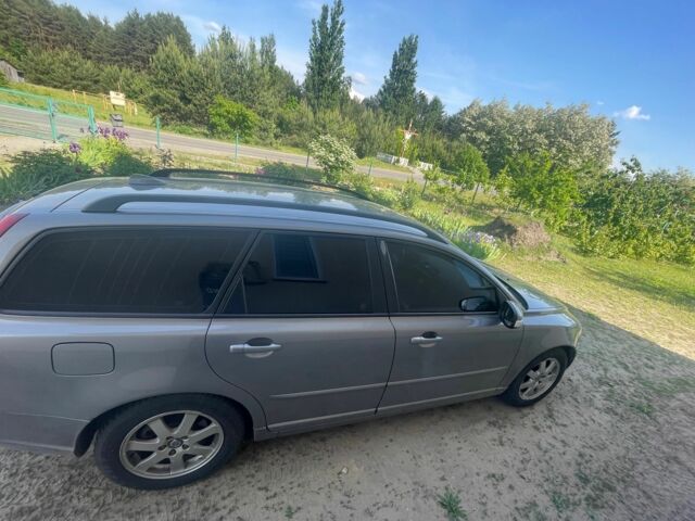 Серый Вольво В50, объемом двигателя 2 л и пробегом 507 тыс. км за 6600 $, фото 2 на Automoto.ua