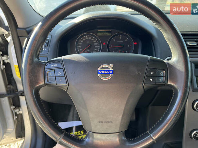 Серый Вольво В50, объемом двигателя 1.56 л и пробегом 217 тыс. км за 7000 $, фото 12 на Automoto.ua