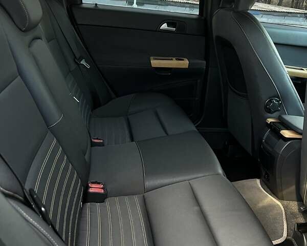 Сірий Вольво V50, об'ємом двигуна 2 л та пробігом 250 тис. км за 8300 $, фото 17 на Automoto.ua