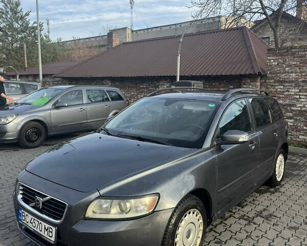 Серый Вольво В50, объемом двигателя 1.6 л и пробегом 321 тыс. км за 4000 $, фото 5 на Automoto.ua