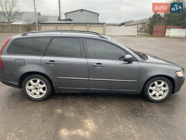 Серый Вольво В50, объемом двигателя 1.56 л и пробегом 263 тыс. км за 5500 $, фото 2 на Automoto.ua