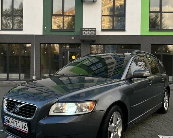 Серый Вольво В50, объемом двигателя 2 л и пробегом 254 тыс. км за 7500 $, фото 2 на Automoto.ua