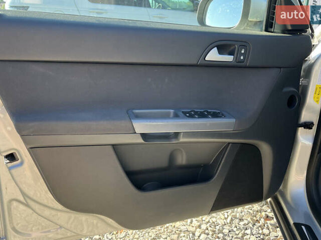 Серый Вольво В50, объемом двигателя 1.56 л и пробегом 217 тыс. км за 7000 $, фото 7 на Automoto.ua