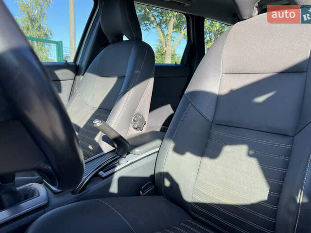 Серый Вольво В50, объемом двигателя 1.56 л и пробегом 217 тыс. км за 7000 $, фото 11 на Automoto.ua