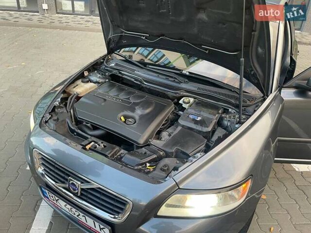 Сірий Вольво V50, об'ємом двигуна 2 л та пробігом 255 тис. км за 7400 $, фото 13 на Automoto.ua