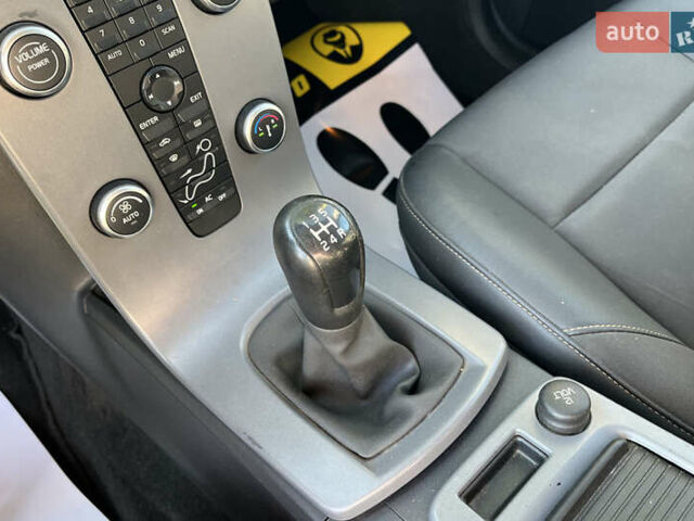 Серый Вольво В50, объемом двигателя 1.56 л и пробегом 217 тыс. км за 7000 $, фото 14 на Automoto.ua