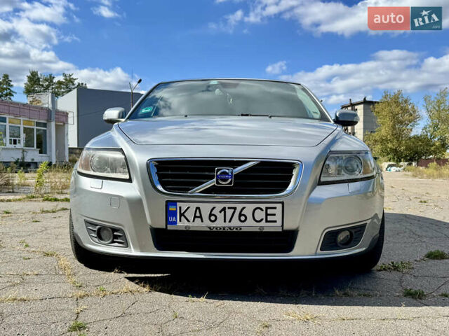 Серый Вольво В50, объемом двигателя 2 л и пробегом 240 тыс. км за 7300 $, фото 8 на Automoto.ua