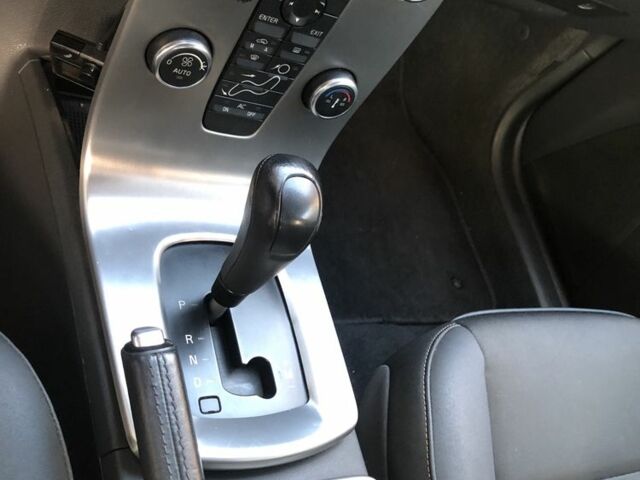 Серый Вольво В50, объемом двигателя 2 л и пробегом 301 тыс. км за 5674 $, фото 6 на Automoto.ua