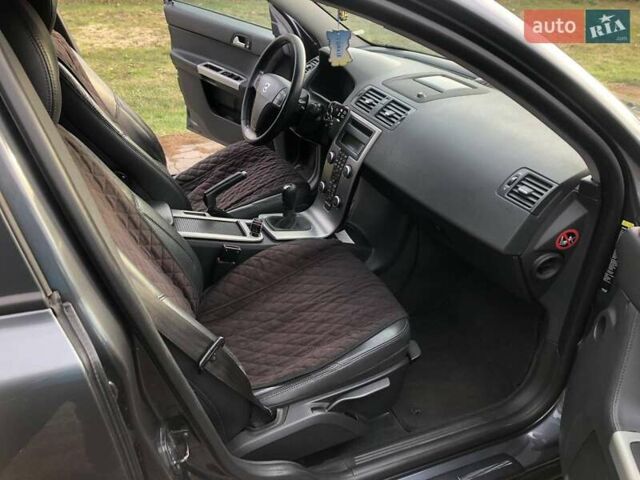 Серый Вольво В50, объемом двигателя 1.6 л и пробегом 260 тыс. км за 7000 $, фото 1 на Automoto.ua