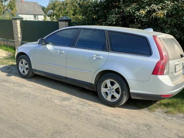 Серый Вольво В50, объемом двигателя 1.6 л и пробегом 280 тыс. км за 8000 $, фото 2 на Automoto.ua