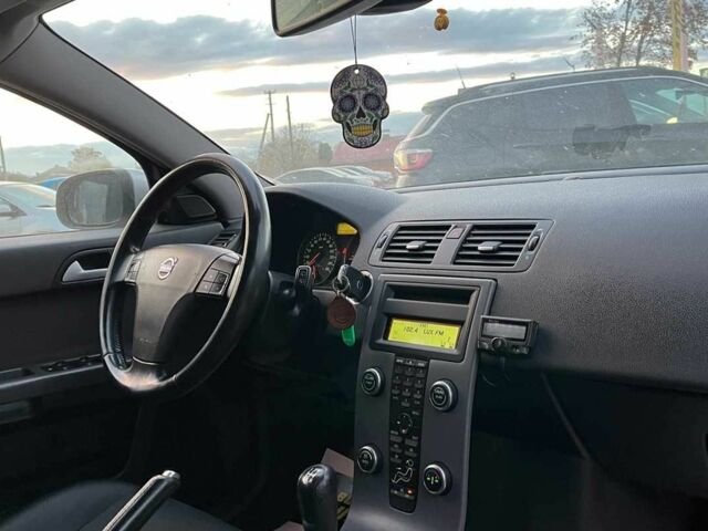 Серый Вольво В50, объемом двигателя 1.6 л и пробегом 217 тыс. км за 6800 $, фото 15 на Automoto.ua