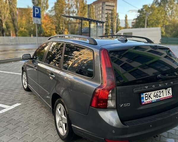 Сірий Вольво V50, об'ємом двигуна 2 л та пробігом 253 тис. км за 7900 $, фото 16 на Automoto.ua