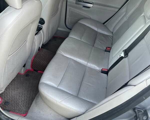 Сірий Вольво V50, об'ємом двигуна 2 л та пробігом 507 тис. км за 6600 $, фото 7 на Automoto.ua
