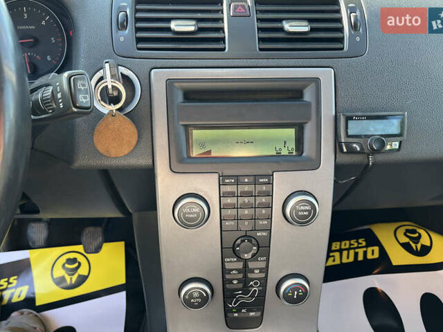 Серый Вольво В50, объемом двигателя 1.56 л и пробегом 217 тыс. км за 7000 $, фото 13 на Automoto.ua