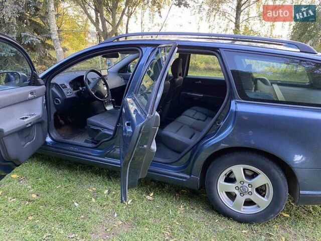 Серый Вольво В50, объемом двигателя 1.56 л и пробегом 156 тыс. км за 6500 $, фото 12 на Automoto.ua