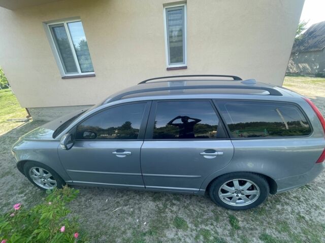 Серый Вольво В50, объемом двигателя 2 л и пробегом 507 тыс. км за 6600 $, фото 1 на Automoto.ua