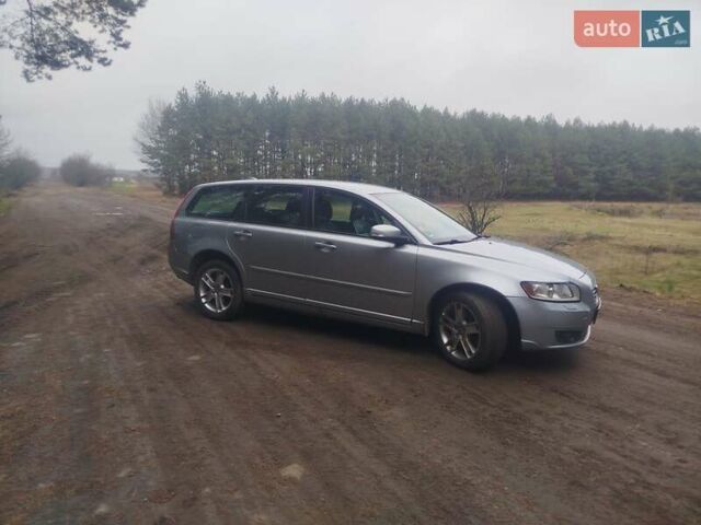 Серый Вольво В50, объемом двигателя 2.4 л и пробегом 277 тыс. км за 7300 $, фото 1 на Automoto.ua