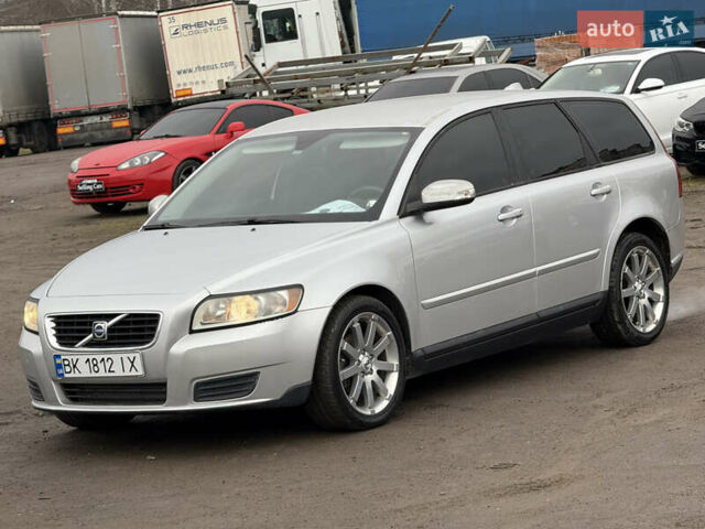 Серый Вольво В50, объемом двигателя 1.6 л и пробегом 230 тыс. км за 5899 $, фото 2 на Automoto.ua
