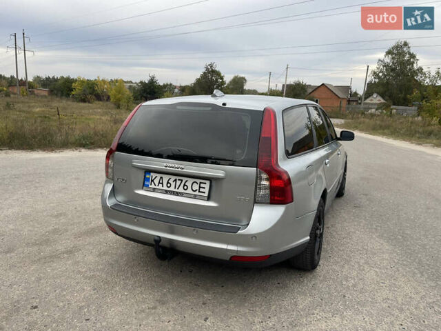 Сірий Вольво V50, об'ємом двигуна 2 л та пробігом 241 тис. км за 7500 $, фото 8 на Automoto.ua