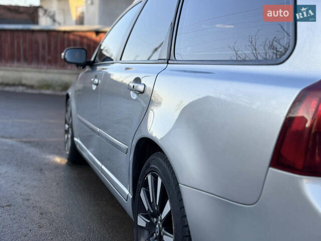 Серый Вольво В50, объемом двигателя 2 л и пробегом 340 тыс. км за 7300 $, фото 5 на Automoto.ua