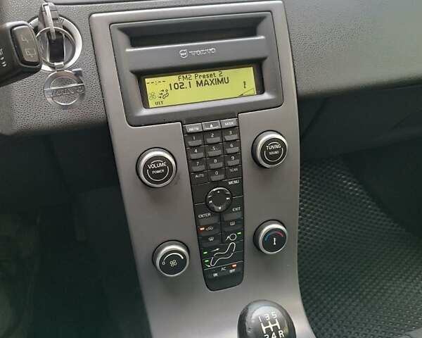 Серый Вольво В50, объемом двигателя 1.56 л и пробегом 383 тыс. км за 6200 $, фото 13 на Automoto.ua