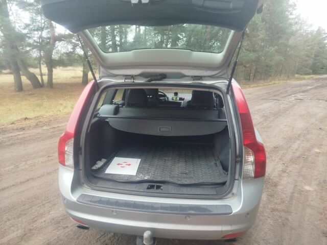 Серый Вольво В50, объемом двигателя 2.4 л и пробегом 277 тыс. км за 7300 $, фото 6 на Automoto.ua