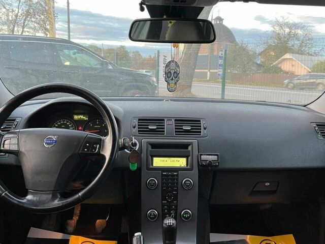 Серый Вольво В50, объемом двигателя 1.6 л и пробегом 217 тыс. км за 6800 $, фото 9 на Automoto.ua