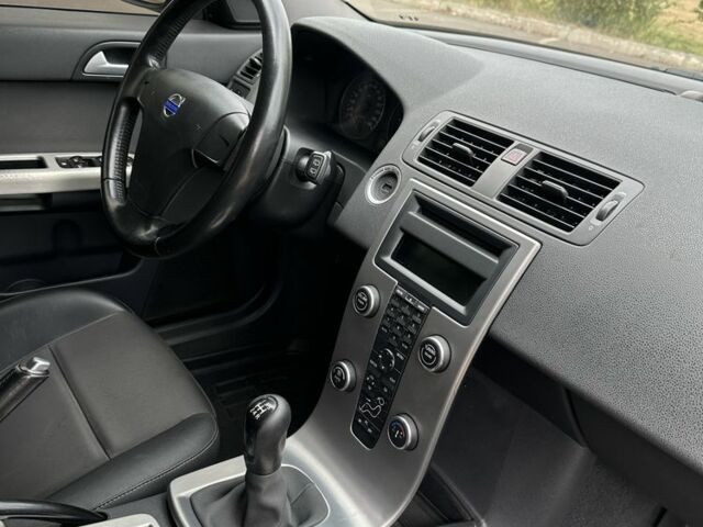 Серый Вольво В50, объемом двигателя 1.6 л и пробегом 270 тыс. км за 6800 $, фото 16 на Automoto.ua