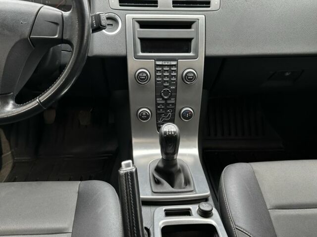 Серый Вольво В50, объемом двигателя 1.6 л и пробегом 270 тыс. км за 6800 $, фото 11 на Automoto.ua