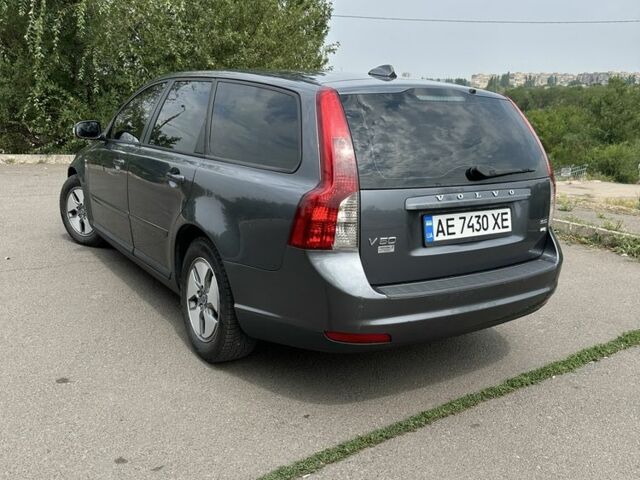 Серый Вольво В50, объемом двигателя 1.6 л и пробегом 270 тыс. км за 6800 $, фото 3 на Automoto.ua