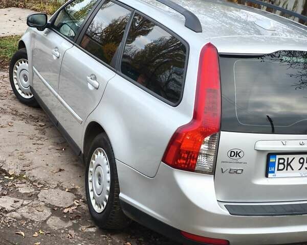 Серый Вольво В50, объемом двигателя 1.56 л и пробегом 280 тыс. км за 5700 $, фото 6 на Automoto.ua