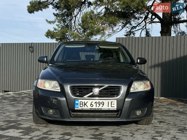 Сірий Вольво V50, об'ємом двигуна 1.6 л та пробігом 232 тис. км за 4800 $, фото 2 на Automoto.ua