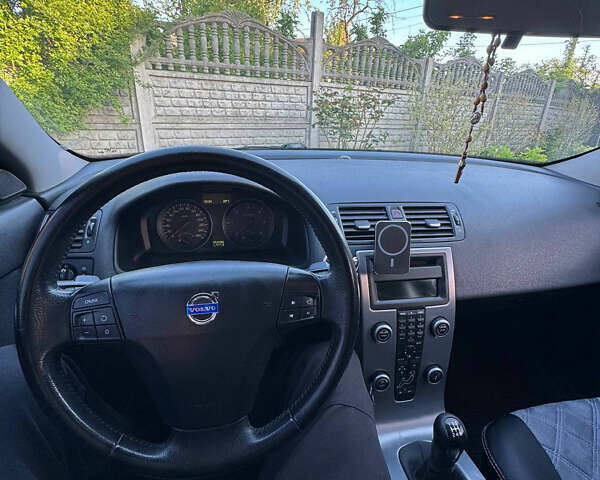 Серый Вольво В50, объемом двигателя 1.6 л и пробегом 276 тыс. км за 5800 $, фото 11 на Automoto.ua