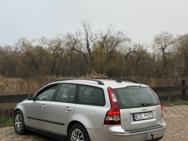 Серый Вольво В50, объемом двигателя 2 л и пробегом 190 тыс. км за 3250 $, фото 5 на Automoto.ua