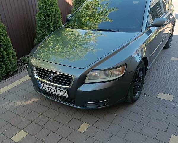 Серый Вольво В50, объемом двигателя 1.56 л и пробегом 383 тыс. км за 6200 $, фото 2 на Automoto.ua