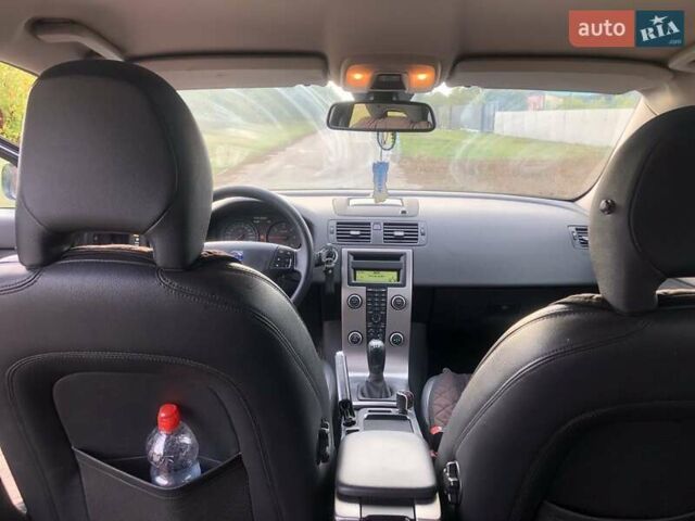 Серый Вольво В50, объемом двигателя 1.6 л и пробегом 260 тыс. км за 7000 $, фото 5 на Automoto.ua